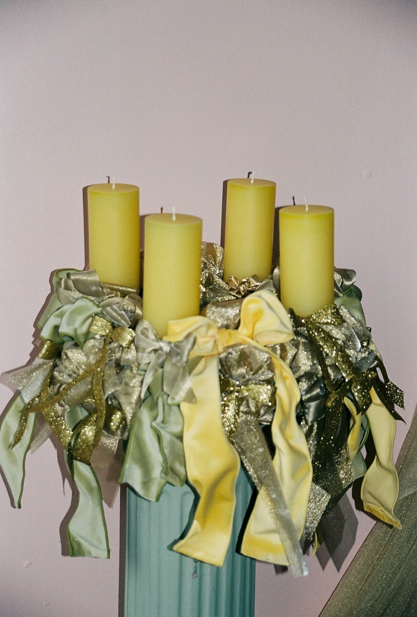 Adventskranz gelb-goldene Schleifen
