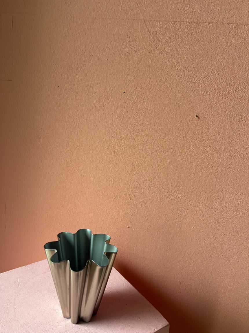 Wavy metal vase, small