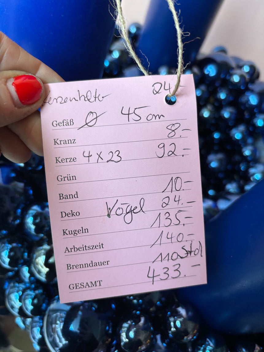 Advent wreath with blue baubles and hummingbirds