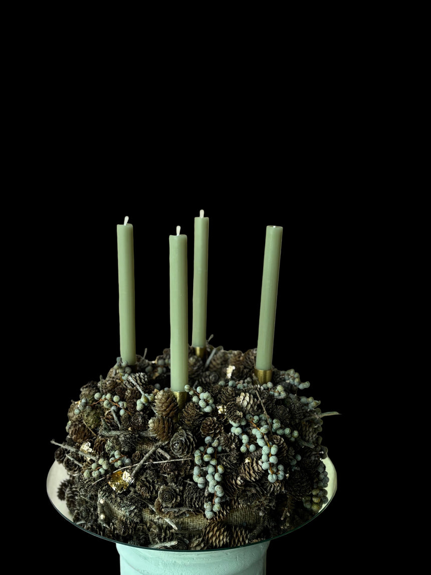 Advent wreath with pine cones, green