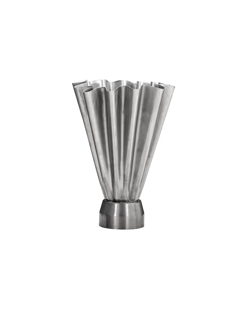 Hohe Wellenvase aus Metall